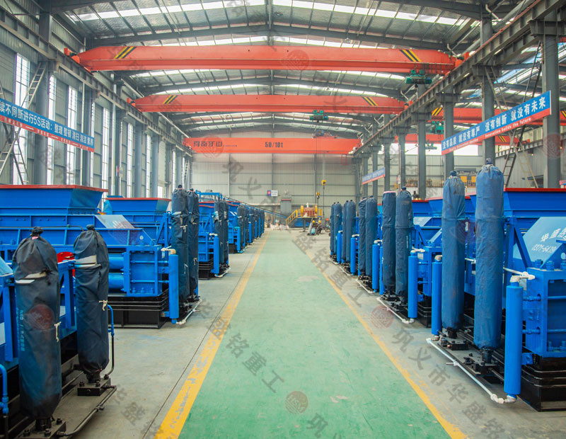 處理建筑廢料用什么設(shè)備？破碎紅磚用雙齒輥破碎機好嗎？