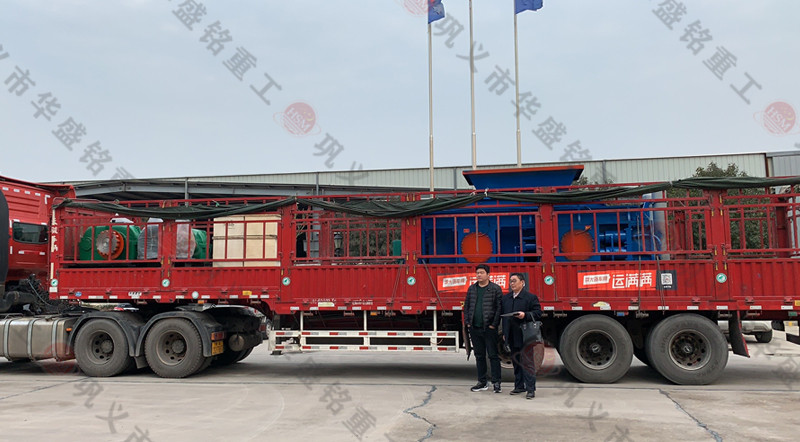 鞏義對(duì)輥制砂機(jī)廠(chǎng)家時(shí)產(chǎn)200噸裝車(chē)發(fā)貨